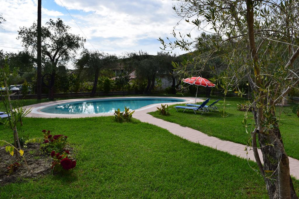 Three Stars Luxury Villas Moraitika Exteriör bild